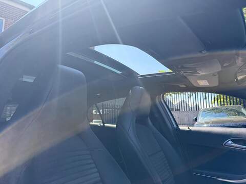 Mercedes-Benz GLA 2.1 GLA200d AMG Line (Premium Plus) SUV 5dr Diesel Manual Euro 6 (s/s) (136 ps) - U679