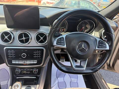 Mercedes-Benz GLA 2.1 GLA200d AMG Line (Premium Plus) SUV 5dr Diesel Manual Euro 6 (s/s) (136 ps) - U679