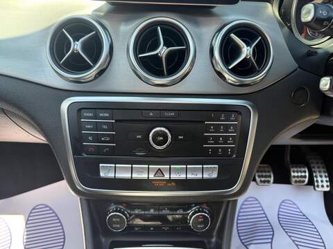 Mercedes-Benz GLA 2.1 GLA200d AMG Line (Premium Plus) SUV 5dr Diesel Manual Euro 6 (s/s) (136 ps) - U679