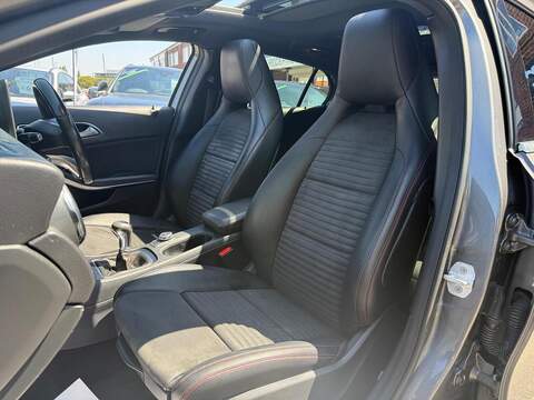 Mercedes-Benz GLA 2.1 GLA200d AMG Line (Premium Plus) SUV 5dr Diesel Manual Euro 6 (s/s) (136 ps) - U679