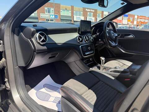 Mercedes-Benz GLA 2.1 GLA200d AMG Line (Premium Plus) SUV 5dr Diesel Manual Euro 6 (s/s) (136 ps) - U679