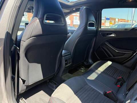 Mercedes-Benz GLA 2.1 GLA200d AMG Line (Premium Plus) SUV 5dr Diesel Manual Euro 6 (s/s) (136 ps) - U679