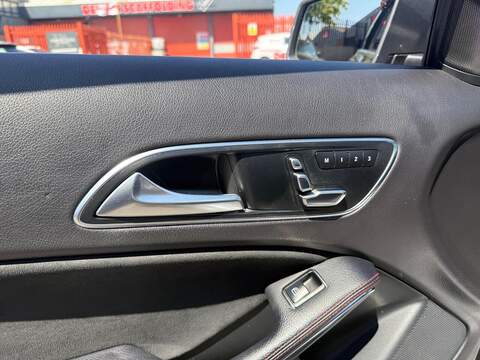 Mercedes-Benz GLA 2.1 GLA200d AMG Line (Premium Plus) SUV 5dr Diesel Manual Euro 6 (s/s) (136 ps) - U679