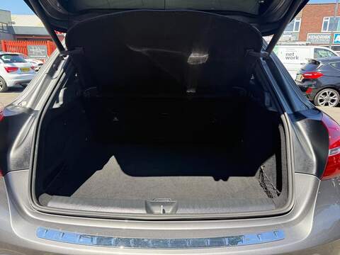 Mercedes-Benz GLA 2.1 GLA200d AMG Line (Premium Plus) SUV 5dr Diesel Manual Euro 6 (s/s) (136 ps) - U679