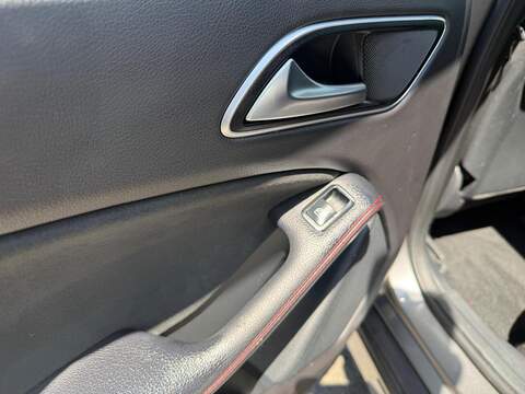Mercedes-Benz GLA 2.1 GLA200d AMG Line (Premium Plus) SUV 5dr Diesel Manual Euro 6 (s/s) (136 ps) - U679