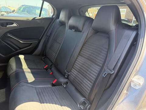 Mercedes-Benz GLA 2.1 GLA200d AMG Line (Premium Plus) SUV 5dr Diesel Manual Euro 6 (s/s) (136 ps) - U679