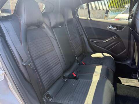 Mercedes-Benz GLA 2.1 GLA200d AMG Line (Premium Plus) SUV 5dr Diesel Manual Euro 6 (s/s) (136 ps) - U679