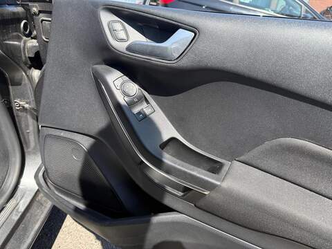 Ford Fiesta 1.0T EcoBoost Titanium Hatchback 5dr Petrol Manual Euro 6 (s/s) (125 ps) - U680