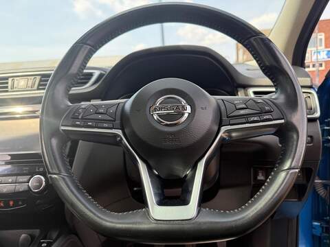 Nissan Qashqai 1.6 dCi Tekna 4WD Euro 6 (s/s) 5dr - U682
