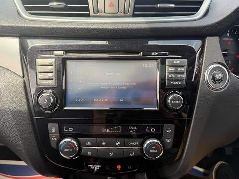 Nissan Qashqai 1.6 dCi Tekna 4WD Euro 6 (s/s) 5dr - U682
