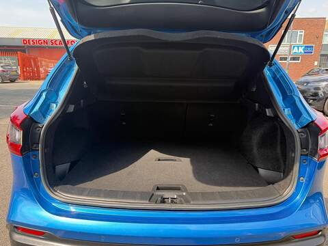 Nissan Qashqai 1.6 dCi Tekna 4WD Euro 6 (s/s) 5dr - U682