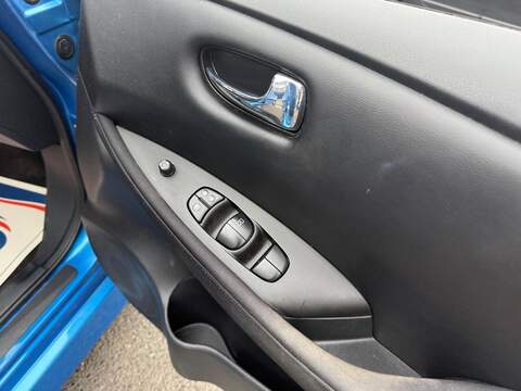 Nissan Leaf 40kWh Acenta Hatchback 5dr Electric Auto (150 ps) - U684