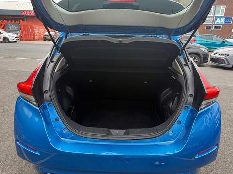 Nissan Leaf 40kWh Acenta Hatchback 5dr Electric Auto (150 ps) - U684