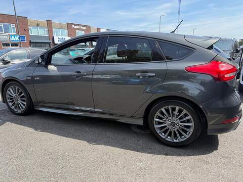 Ford Focus 1.0T EcoBoost ST-Line Hatchback 5dr Petrol Manual Euro 6 (s/s) (140 ps) - U693