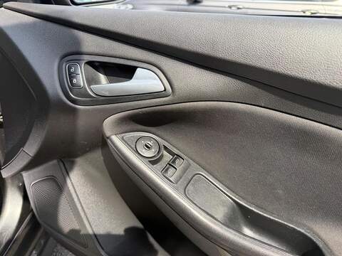 Ford Focus 1.0T EcoBoost ST-Line Hatchback 5dr Petrol Manual Euro 6 (s/s) (140 ps) - U693