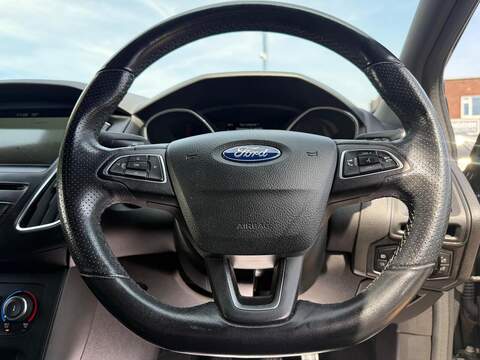 Ford Focus 1.0T EcoBoost ST-Line Hatchback 5dr Petrol Manual Euro 6 (s/s) (140 ps) - U693