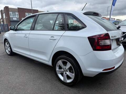Skoda Rapid Spaceback 1.0 TSI GPF SE Tech Hatchback 5dr Petrol Manual Euro 6 (s/s) (95 ps) - U695