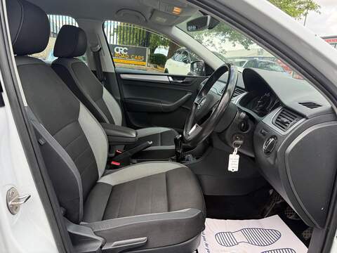 Skoda Rapid Spaceback 1.0 TSI GPF SE Tech Hatchback 5dr Petrol Manual Euro 6 (s/s) (95 ps) - U695