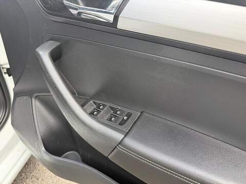 Skoda Rapid Spaceback 1.0 TSI GPF SE Tech Hatchback 5dr Petrol Manual Euro 6 (s/s) (95 ps) - U695