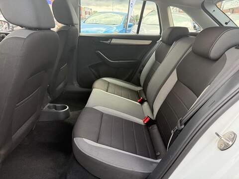 Skoda Rapid Spaceback 1.0 TSI GPF SE Tech Hatchback 5dr Petrol Manual Euro 6 (s/s) (95 ps) - U695