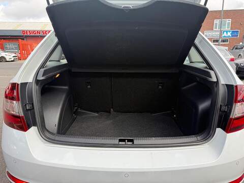 Skoda Rapid Spaceback 1.0 TSI GPF SE Tech Hatchback 5dr Petrol Manual Euro 6 (s/s) (95 ps) - U695