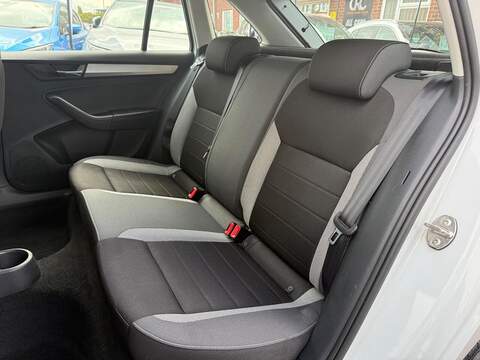 Skoda Rapid Spaceback 1.0 TSI GPF SE Tech Hatchback 5dr Petrol Manual Euro 6 (s/s) (95 ps) - U695