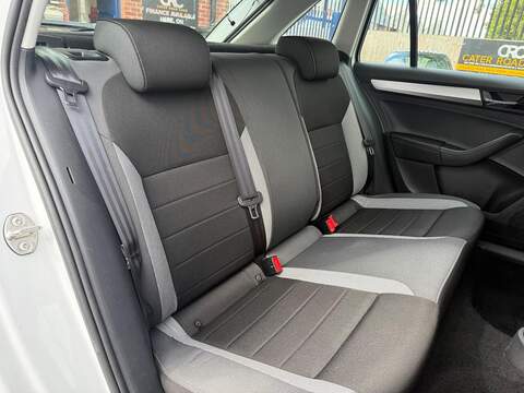 Skoda Rapid Spaceback 1.0 TSI GPF SE Tech Hatchback 5dr Petrol Manual Euro 6 (s/s) (95 ps) - U695