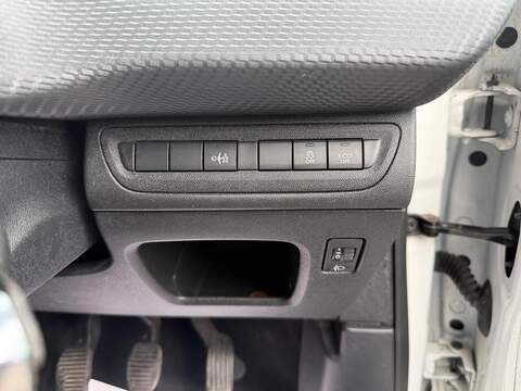 Peugeot 2008 1.6 BlueHDi Active SUV 5dr Diesel Manual Euro 6 (s/s) (100 ps) - U697