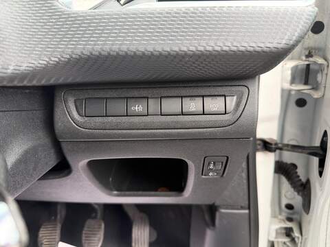 Peugeot 2008 1.6 BlueHDi Active SUV 5dr Diesel Manual Euro 6 (s/s) (100 ps) - U697