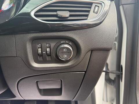 Vauxhall Astra 1.2 Turbo Griffin Edition Hatchback 5dr Petrol Manual Euro 6 (s/s) (145 ps) - U700
