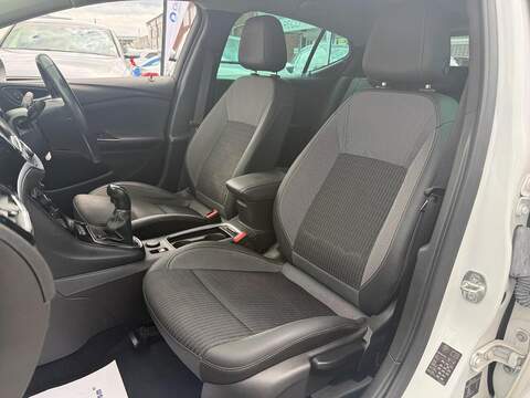 Vauxhall Astra 1.2 Turbo Griffin Edition Hatchback 5dr Petrol Manual Euro 6 (s/s) (145 ps) - U700