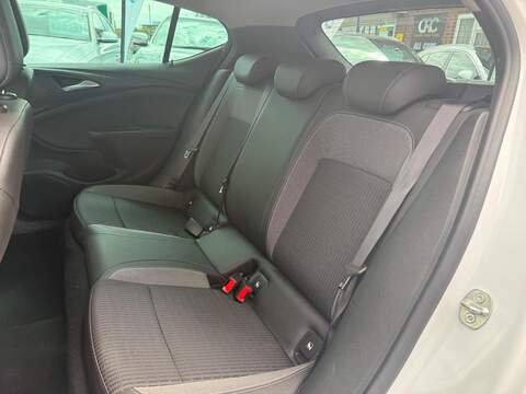 Vauxhall Astra 1.2 Turbo Griffin Edition Hatchback 5dr Petrol Manual Euro 6 (s/s) (145 ps) - U700