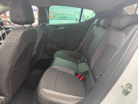 Vauxhall Astra 1.2 Turbo Griffin Edition Hatchback 5dr Petrol Manual Euro 6 (s/s) (145 ps) - U700