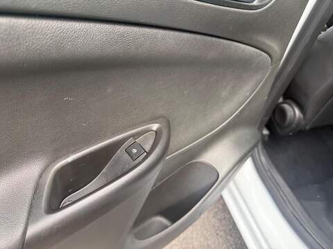 Vauxhall Astra 1.2 Turbo Griffin Edition Hatchback 5dr Petrol Manual Euro 6 (s/s) (145 ps) - U700
