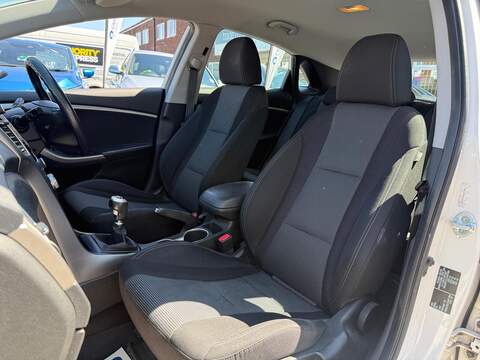 Hyundai i30 1.4 Active Hatchback 5dr Petrol Manual Euro 5 (100 ps) - U704