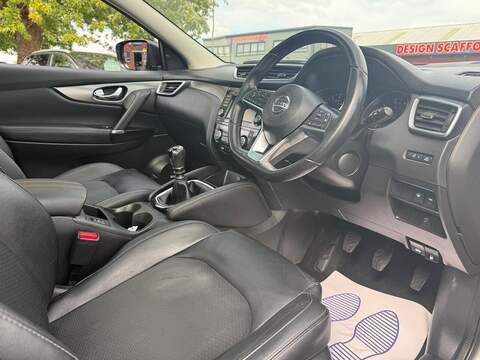 Nissan Qashqai 1.3 DIG-T Tekna SUV 5dr Petrol Manual Euro 6 (s/s) (140 ps) - U718