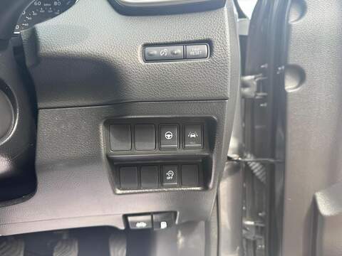 Nissan Qashqai 1.3 DIG-T Tekna SUV 5dr Petrol Manual Euro 6 (s/s) (140 ps) - U718