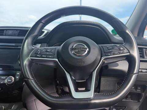 Nissan Qashqai 1.3 DIG-T Tekna SUV 5dr Petrol Manual Euro 6 (s/s) (140 ps) - U718