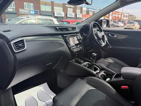 Nissan Qashqai 1.3 DIG-T Tekna SUV 5dr Petrol Manual Euro 6 (s/s) (140 ps) - U718