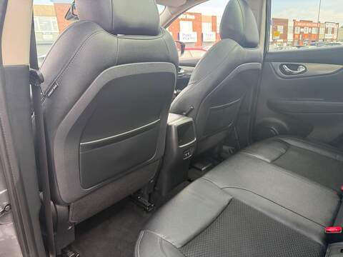 Nissan Qashqai 1.3 DIG-T Tekna SUV 5dr Petrol Manual Euro 6 (s/s) (140 ps) - U718
