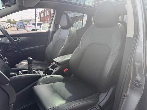 Nissan Qashqai 1.3 DIG-T Tekna SUV 5dr Petrol Manual Euro 6 (s/s) (140 ps) - U718