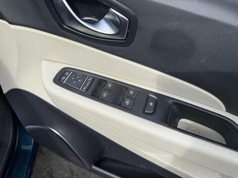 Renault Captur 0.9 TCe ENERGY GT Line SUV 5dr Petrol Manual Euro 6 (s/s) (90 ps) - U733