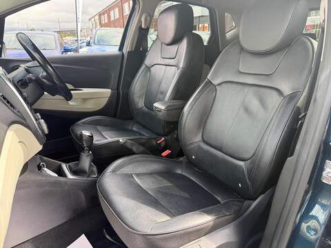 Renault Captur 0.9 TCe ENERGY GT Line SUV 5dr Petrol Manual Euro 6 (s/s) (90 ps) - U733