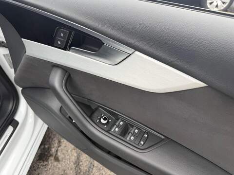 Audi A4 2.0 TDI 35 S line Saloon 4dr Diesel S Tronic Euro 6 (s/s) (163 ps) - U736