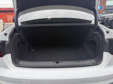 Audi A4 2.0 TDI 35 S line Saloon 4dr Diesel S Tronic Euro 6 (s/s) (163 ps) - U736