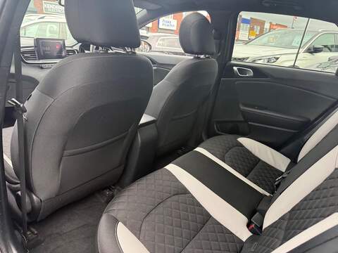 Kia Ceed 1.4 T-GDi GT-Line Lunar Edition Hatchback 5dr Petrol DCT Euro 6 (s/s) (138 bhp) - U739