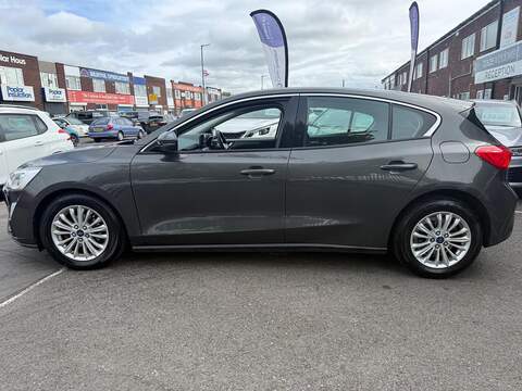 Ford Focus 1.0T EcoBoost Titanium Hatchback 5dr Petrol Manual Euro 6 (s/s) (125 ps) - U741