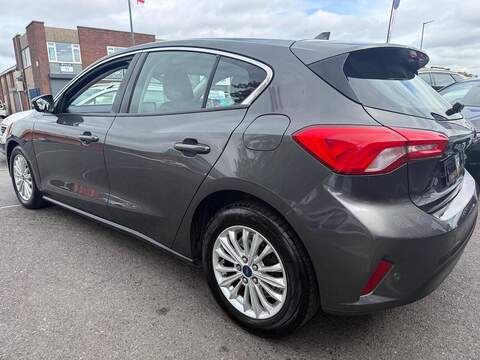 Ford Focus 1.0T EcoBoost Titanium Hatchback 5dr Petrol Manual Euro 6 (s/s) (125 ps) - U741