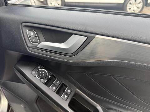Ford Focus 1.0T EcoBoost Titanium Hatchback 5dr Petrol Manual Euro 6 (s/s) (125 ps) - U741