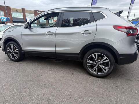 Nissan Qashqai 1.2 DIG-T N-Connecta SUV 5dr Petrol Manual Euro 6 (s/s) (115 ps) - U742